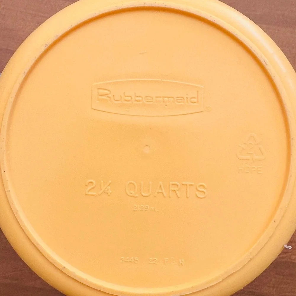 Vintage Rubbermaid 2 Quart Juice Container Bright Orangey- Yellow Daffodil #2445